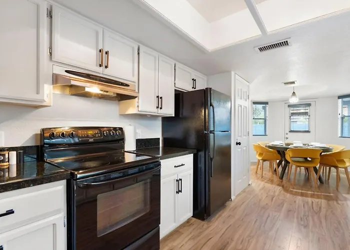 Family Friendly Pool 3br 2ba Near Dt Holiday home
