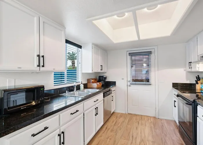 Family Friendly Pool 3br 2ba Near Dt *