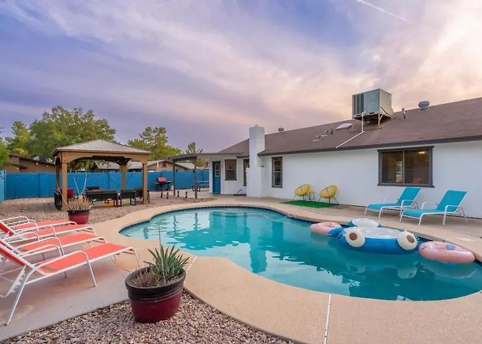 Holiday home Family Friendly Pool 3br 2ba Near Dt