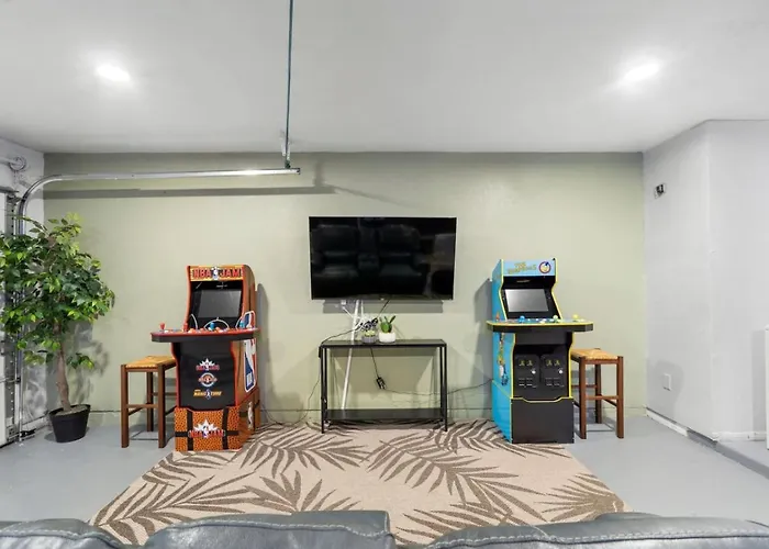 Family Friendly Pool 3br 2ba Near Dt Holiday home