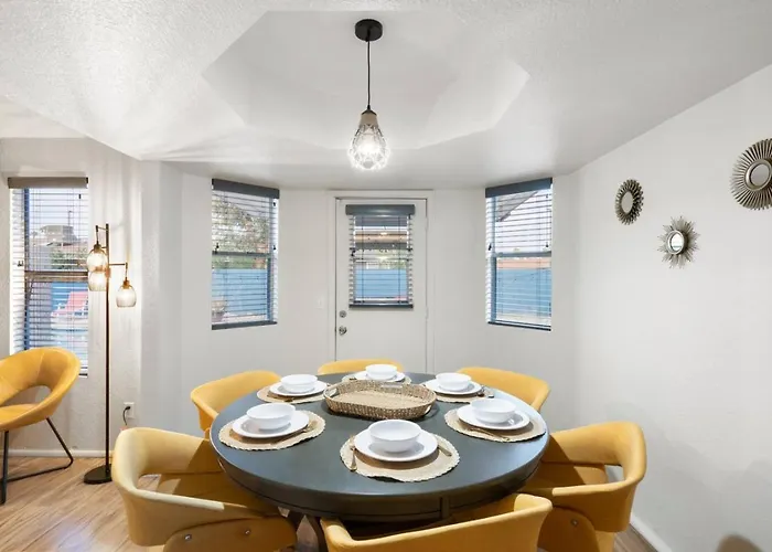 Family Friendly Pool 3br 2ba Near Dt