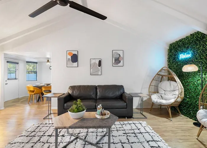 Family Friendly Pool 3br 2ba Near Dt Holiday home
